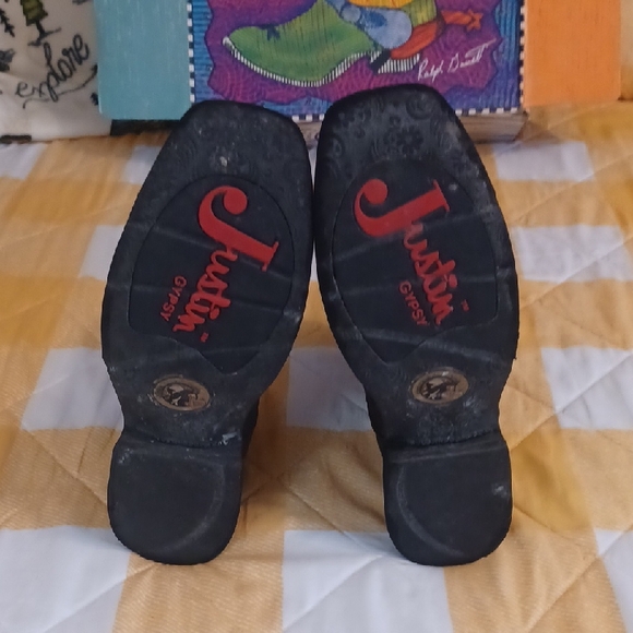 Justin Western Boots Featuring Black and Brown Leather, Like New - Picture 4 of 9